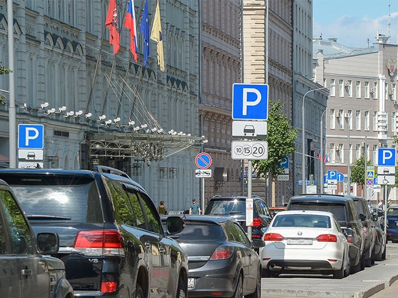 Власти города выступили против ограничения времени парковки