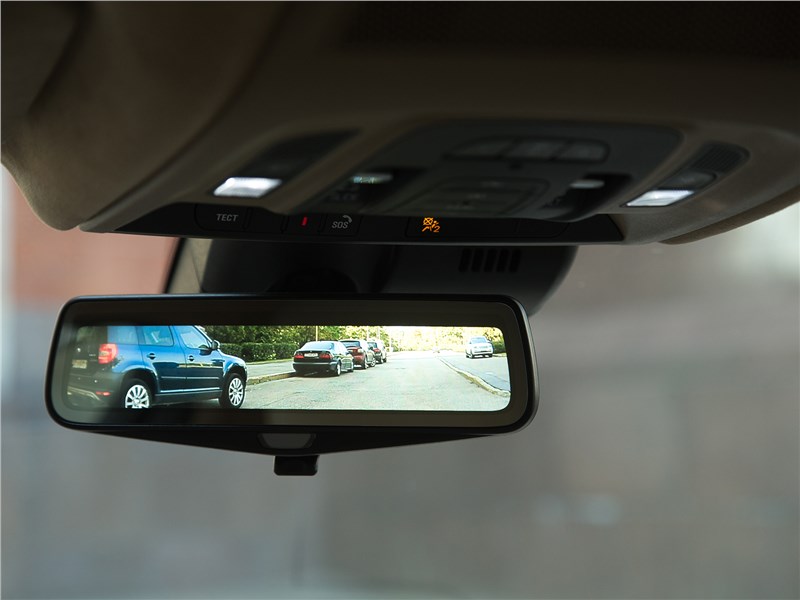 Cadillac CT6 2017 салонное зеркало