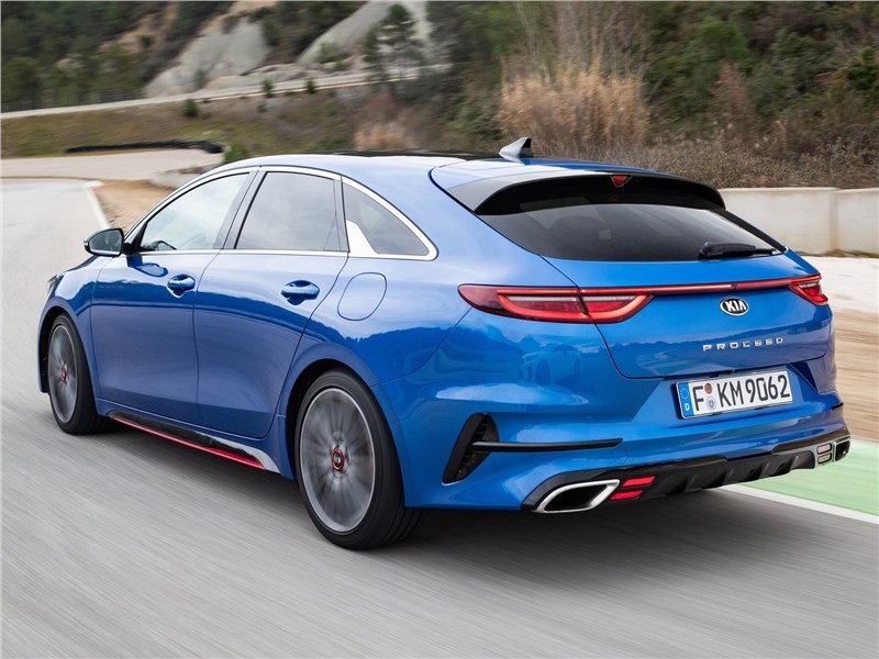 Kia ProCeed 2019 вид сзади