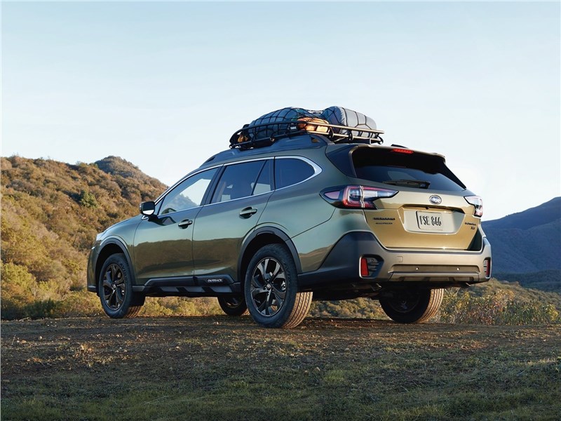 Subaru Outback 2020 вид сзади