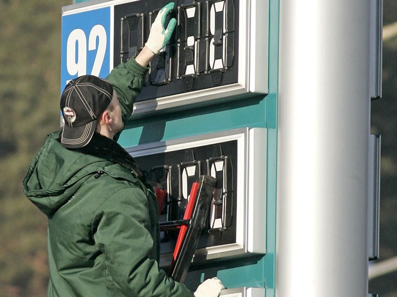 Эксперт: цены на бензин превысят 50 руб. за литр весной 2018 года