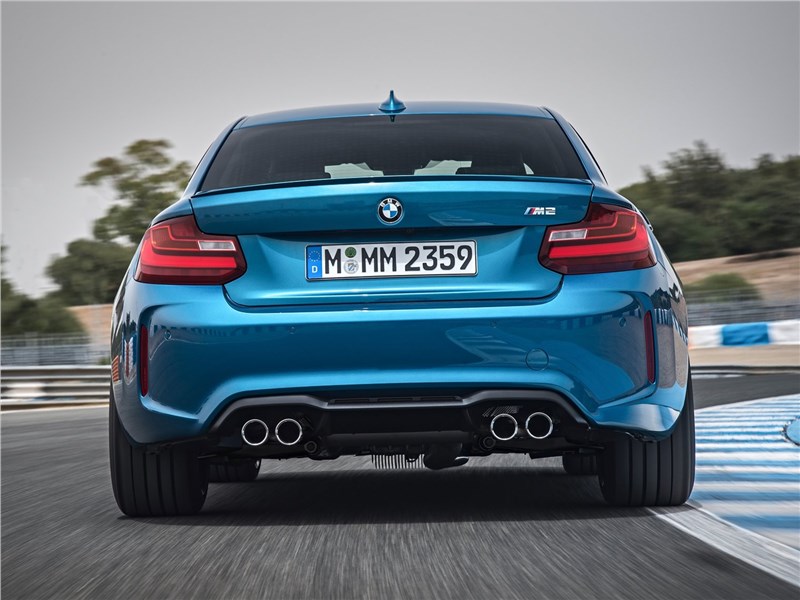 BMW M2 Coupe 2016 вид сзади