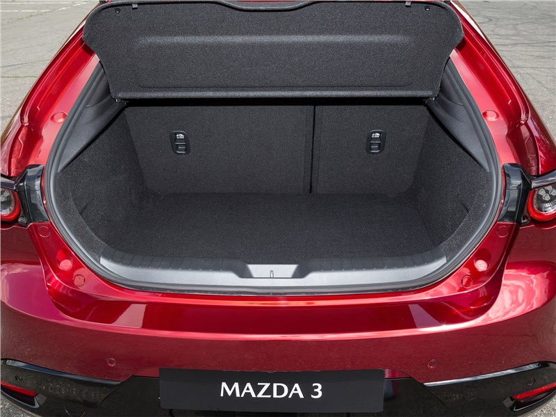 Mazda 3 2019 багажное отделение