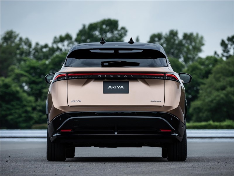Nissan Ariya (2021) вид сзади