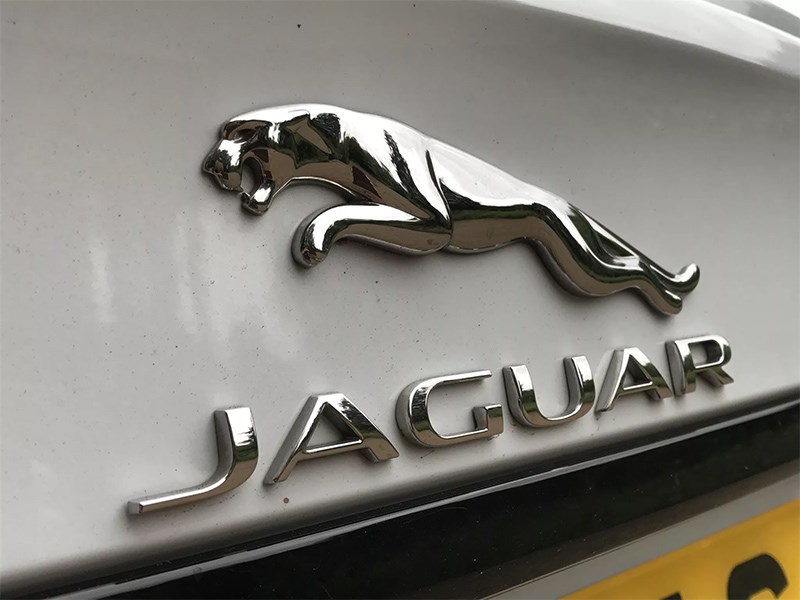 Jaguar решил построить конкурента Tesla Model 3