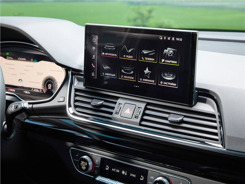 Audi Q5 (2021) монитор