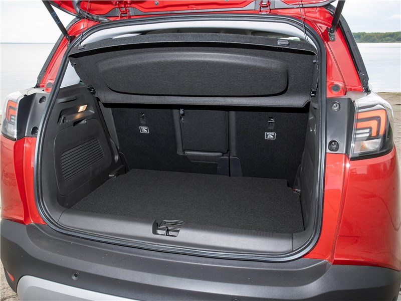 Opel Crossland (2021) багажное отделение