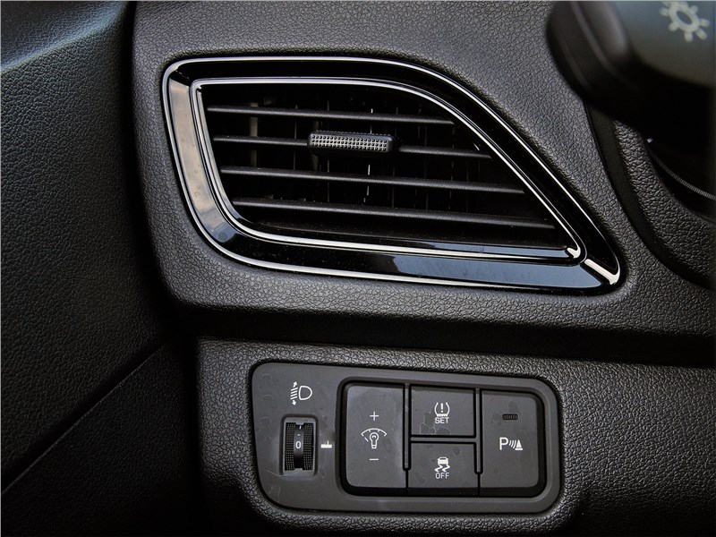 Hyundai Solaris (2020) кнопки слева от руля