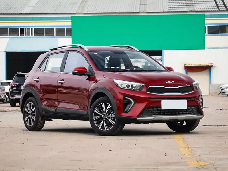 Kia Stonic привезли в Россию 