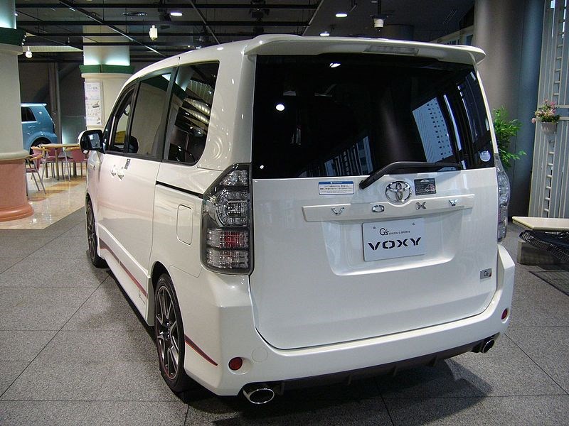 Toyota Voxy заработала высший рейтинг на тестах безопасности