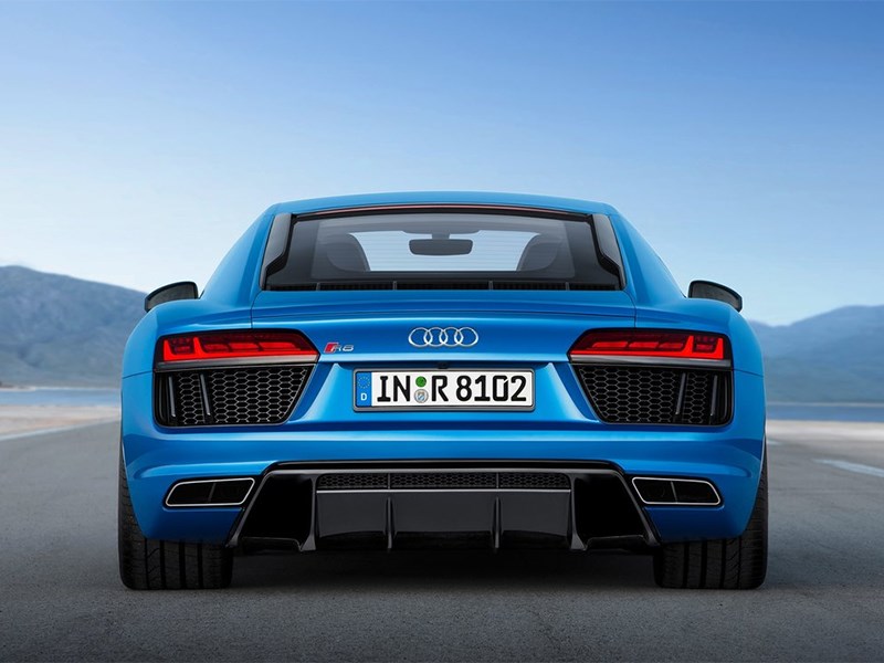 Audi R8 2016 вид сзади