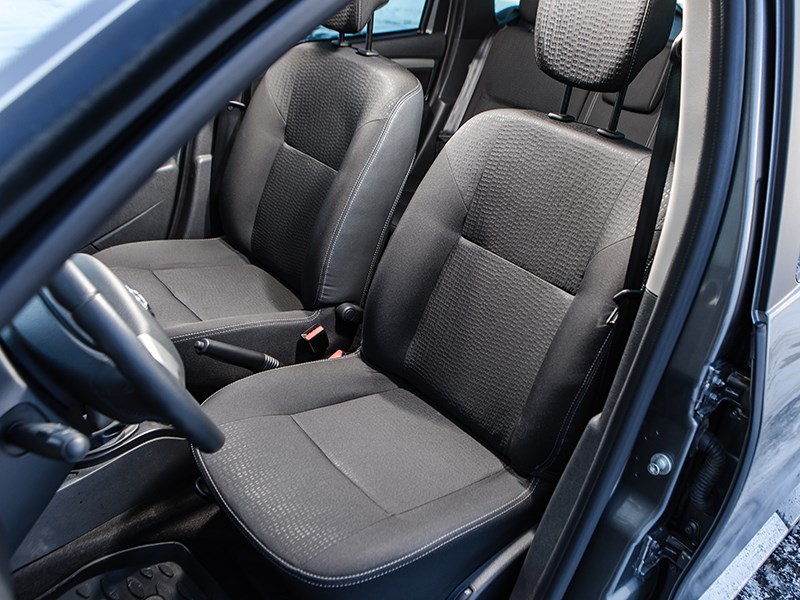 Nissan Terrano 2014 передние кресла