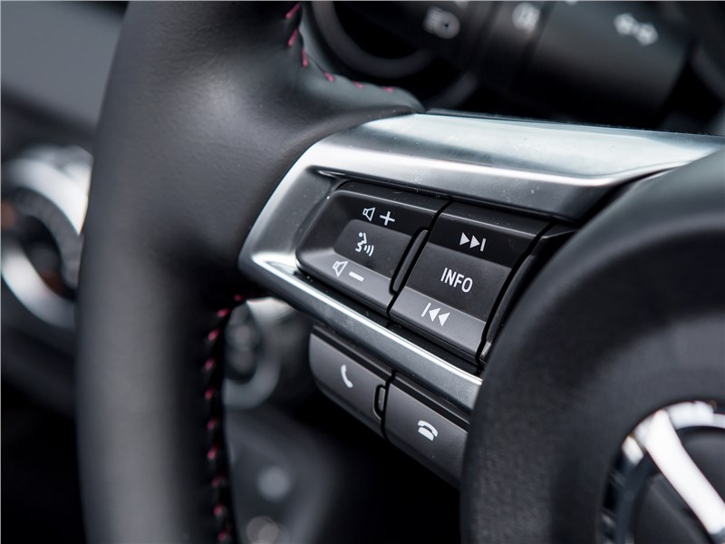 Mazda MX-5 2015 кнопки на руле