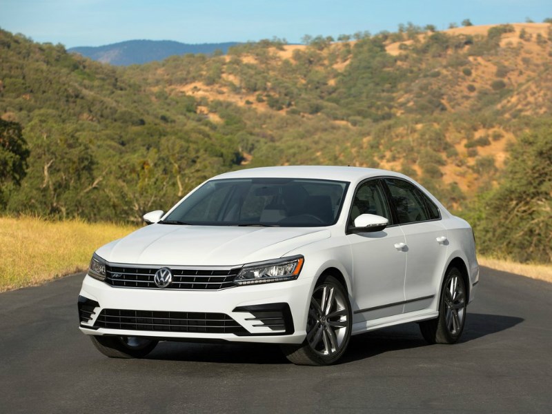 Volkswagen приостановил серийную сборку седана Passat
