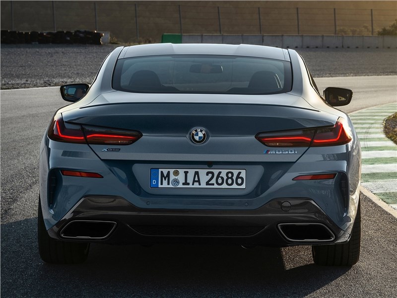 BMW 8-Series Coupe 2019 вид сзади