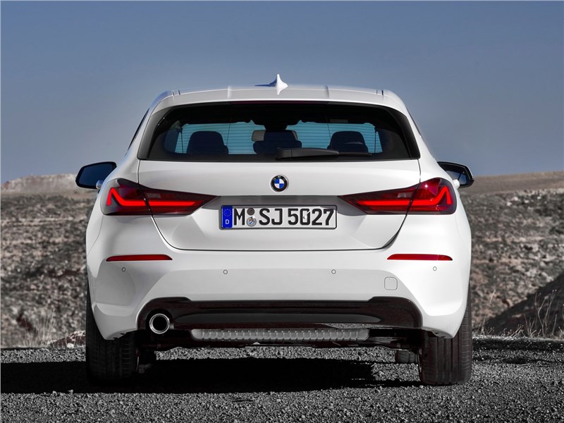 BMW 1-Series 2020 вид сзади