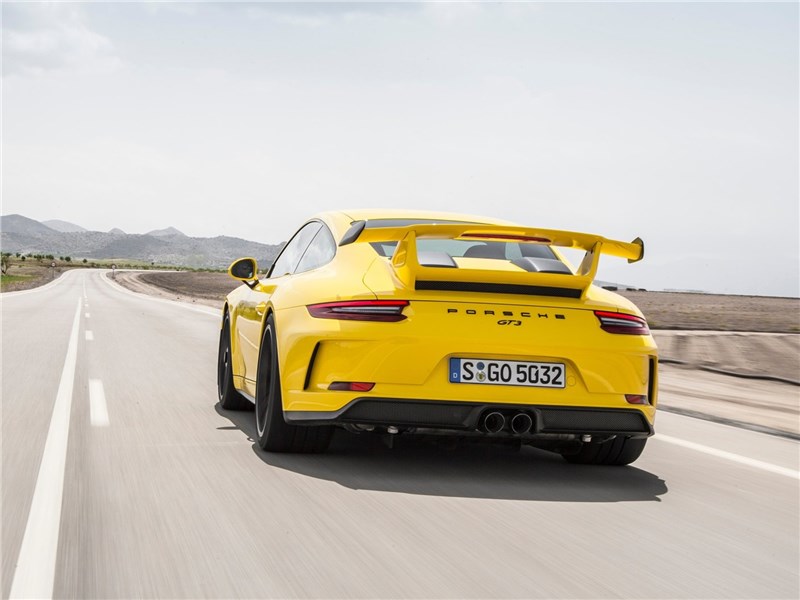Porsche 911 GT3 2018 вид сзади