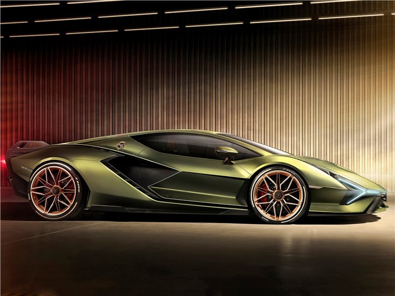 Lamborghini Sian 2020 вид сбоку