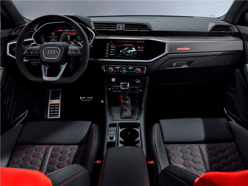 Audi RS Q3 2020 салон