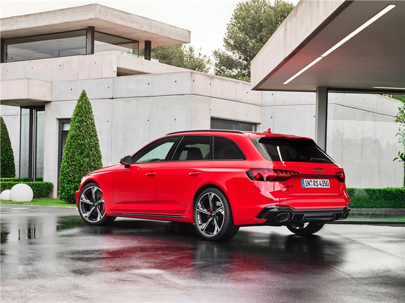 Audi RS4 Avant 2020 вид сзади