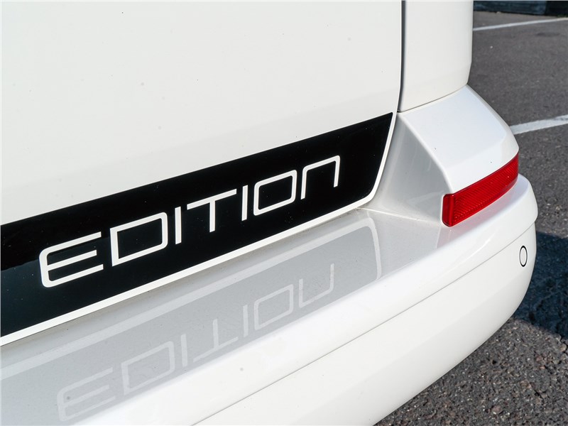 Volkswagen Caravelle 2015 наклейка Edition
