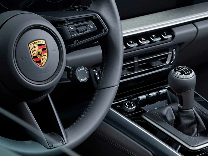 Новый Porsche 911 получил механическую трансмиссию