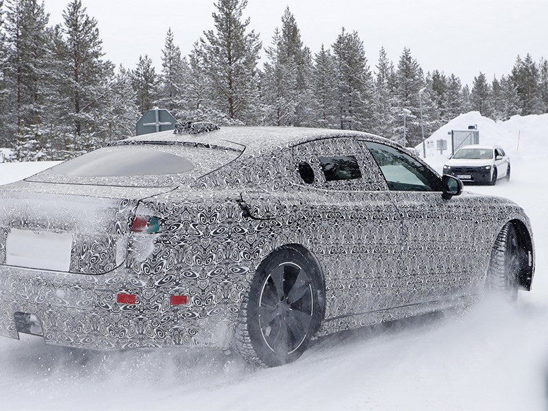 Электрический Jaguar XJ замечен на тестах
