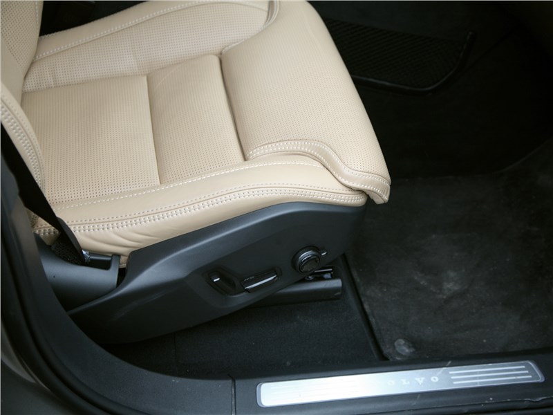 Volvo XC90 2020 кресло