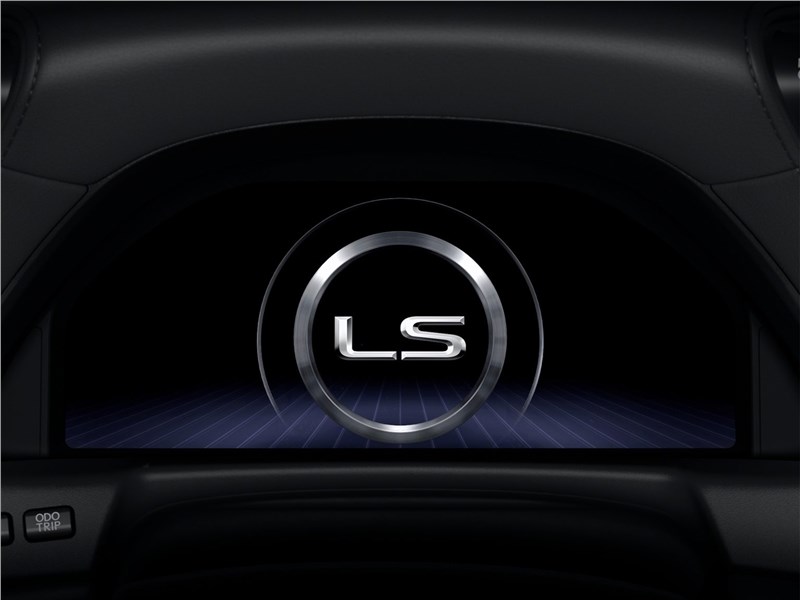 Lexus LS (2021) приборная панель