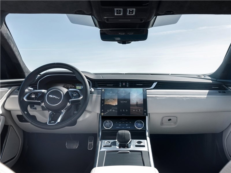 Jaguar XF (2021) салон