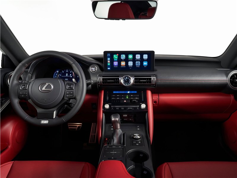 Lexus IS (2021) салон