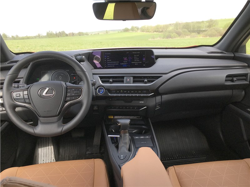 Lexus UX 250H (2019) салон