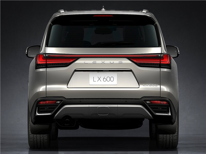Lexus LX (2022) вид сзади