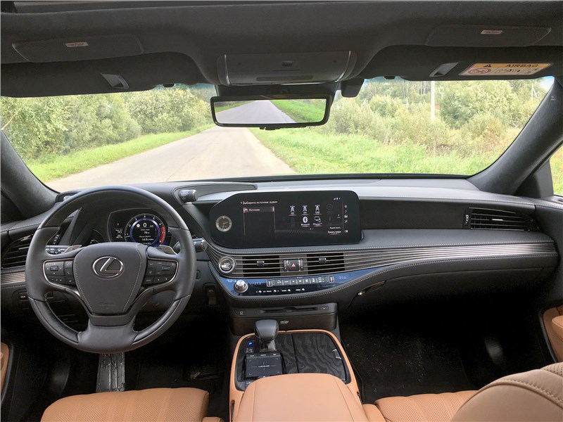 Lexus LS 500 (2021) салон