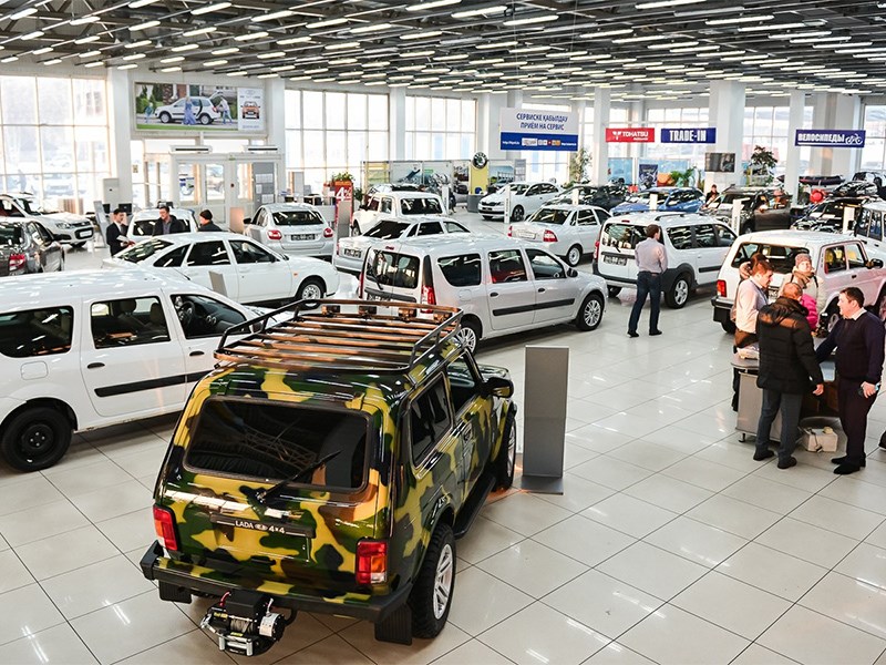 Россияне решили скупить все автомобили Казахстана