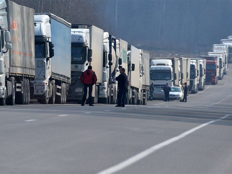 В Европейские страны перестали пускать российский транспорт