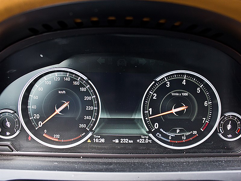 BMW 7 series 2013 приборная панель