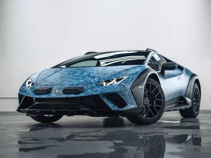 Lamborghini представила спецверсию Huracan Sterrato