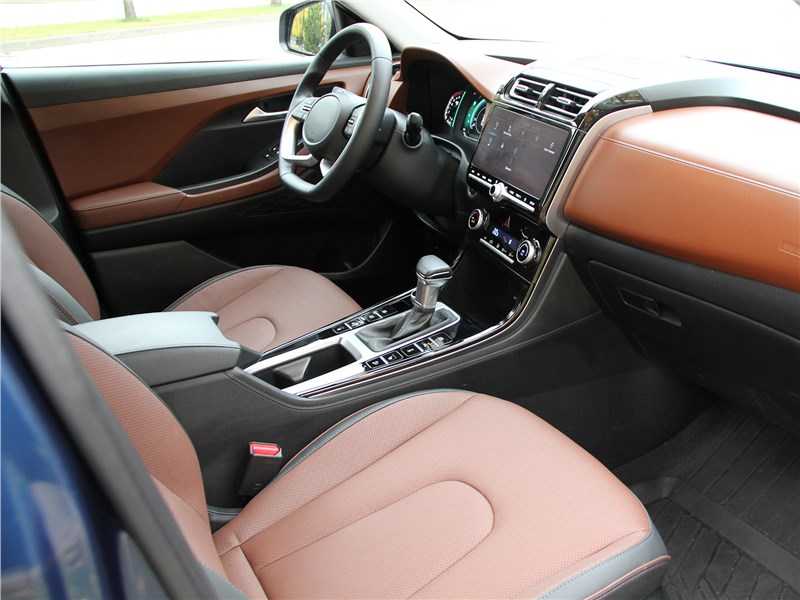 Solaris HC (2022) передние кресла