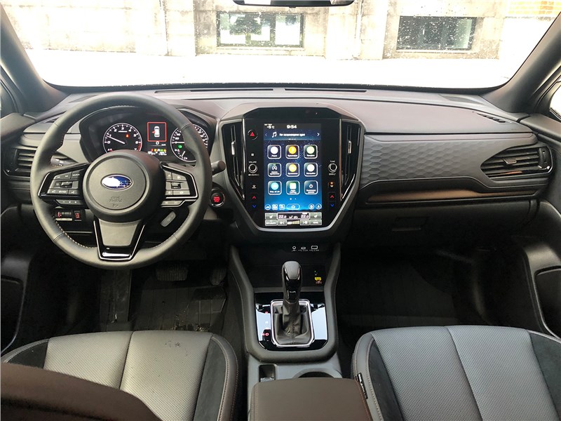 Subaru Forester (2023) салон