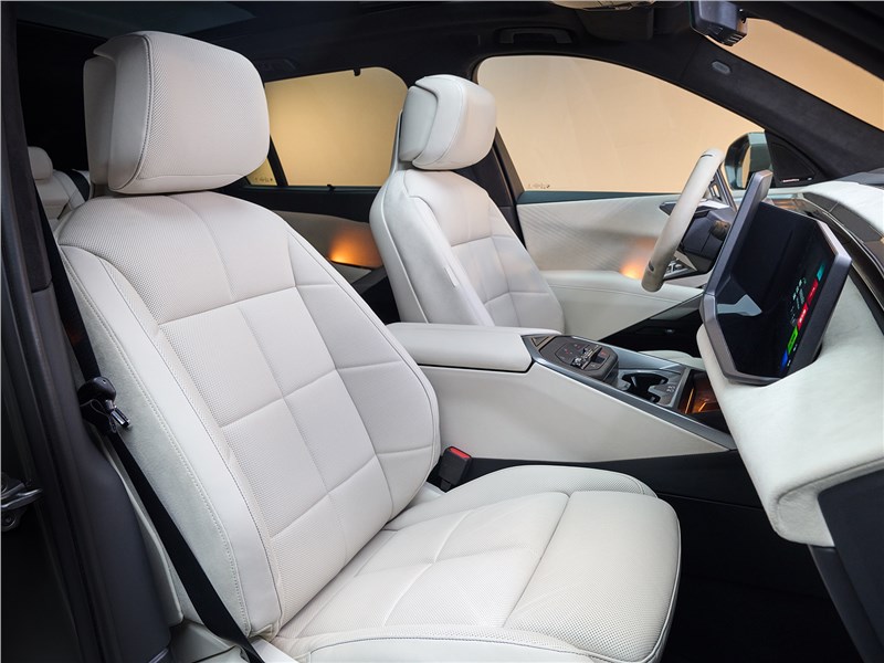 BMW iX5 (2026) передние кресла