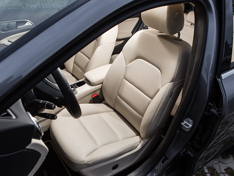 Mercedes-Benz GLA-klasse 2015 передние кресла