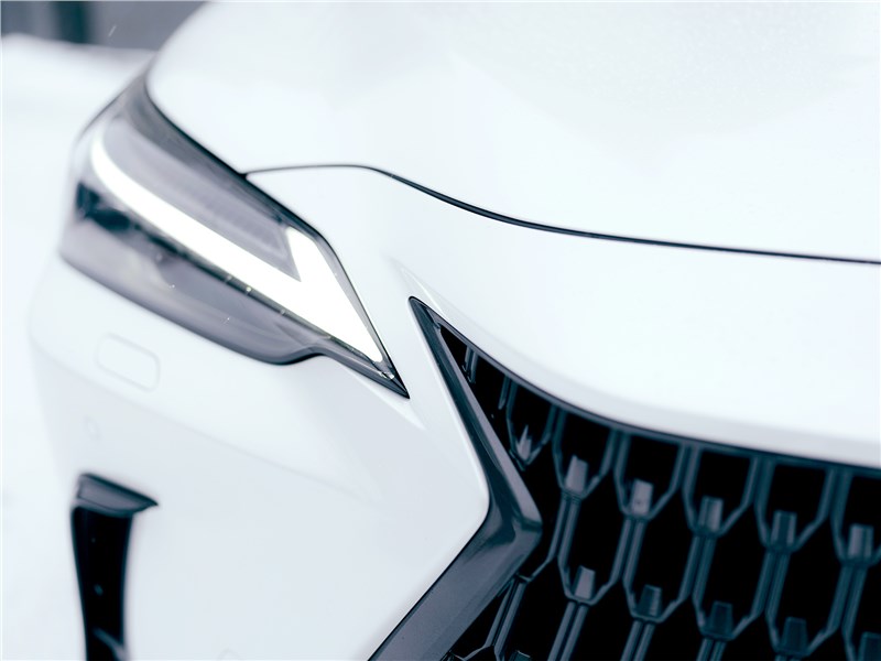 Lexus NX (2022) передняя фара
