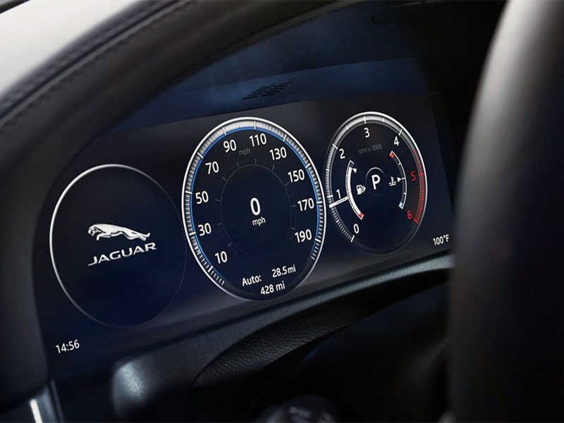 Jaguar XF 2016 приборная панель