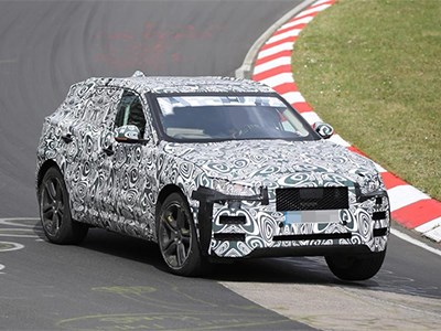 Кроссовер Jaguar F-Pace проходит тесты на трассе Нюрбургринг