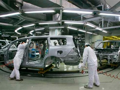 Производство новых автомобилей в России падает 