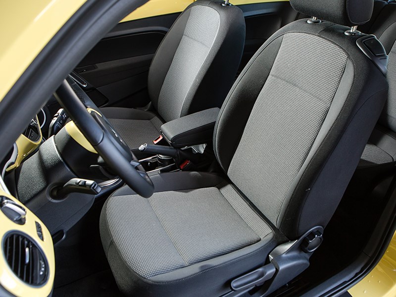Volkswagen Beetle 2015 передние кресла