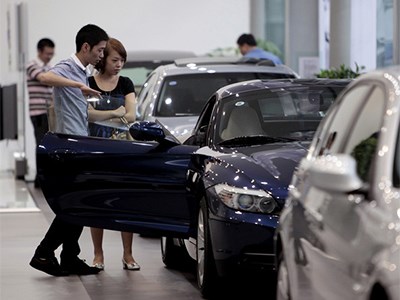 BMW снижает цены на свои авто для Китая из-за падения спроса на премиальные машины