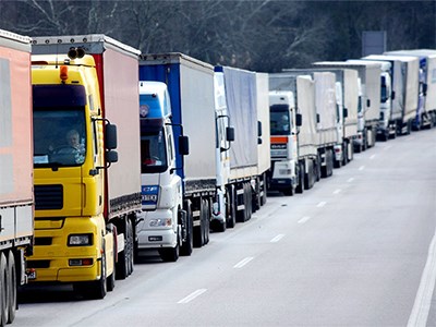 Дальнобойщики добились снижения дорожных сборов для грузовиков