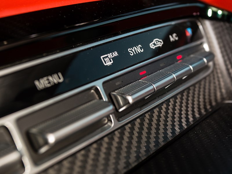 Mercedes-AMG GT S 2015 кнопки управления